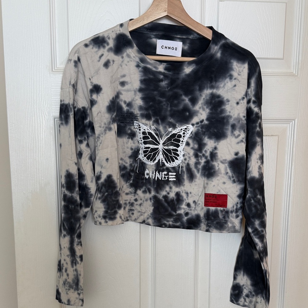 CHNGE Monochrome Tie-Dye Butterfly Top